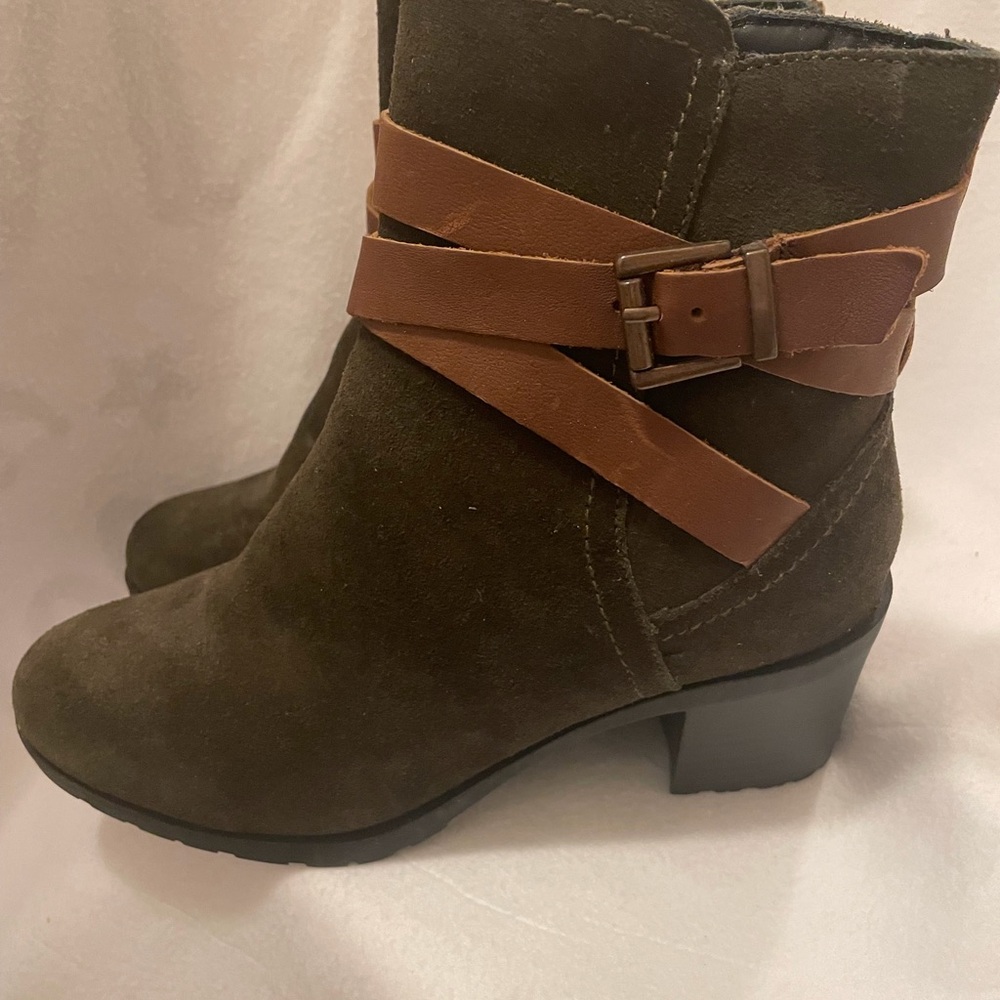 Skechers Dark Brown Ankle Boots with Tan Strap
